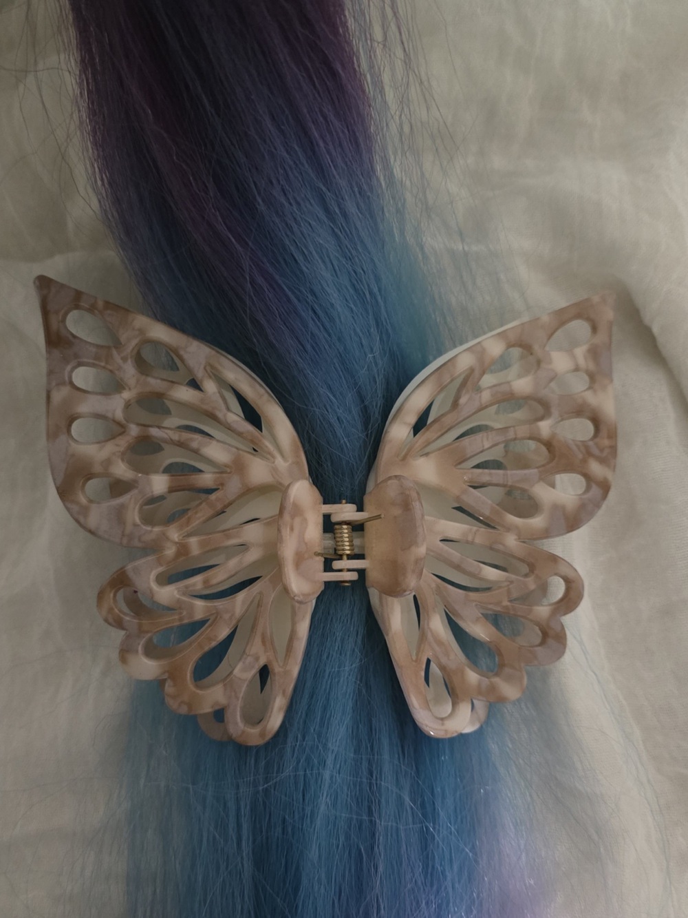 Marbled Butterfly Elegant Claw Clip - Picture 4 of 4